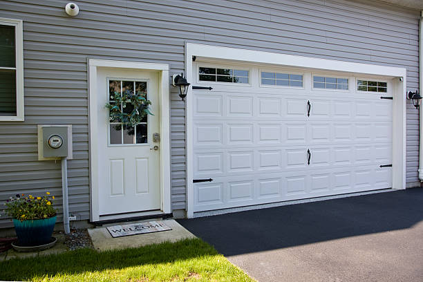 24/7 Emergency Garage Door Panel Replacement experts in McSwain, CA